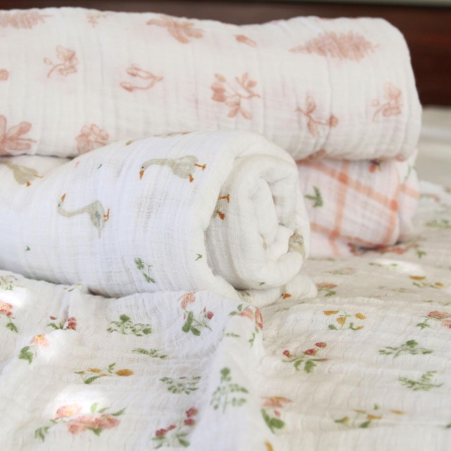 Aden Anais Essential Cotton Swaddles - Country Floral - Pink Garden