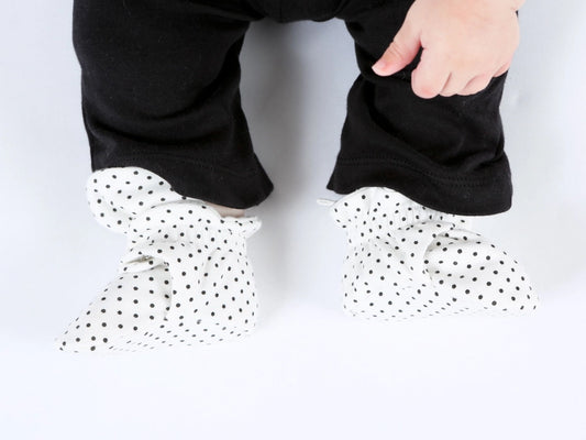 Under the Nile Organic Baby Snap Booties (Polka Dots)
